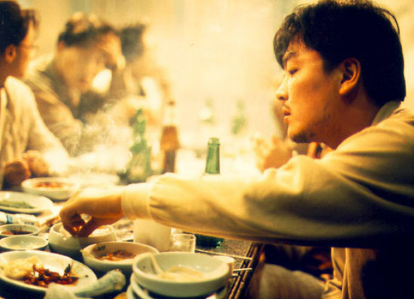 '돼지가 우물에 빠진 날'(1996)에서 3류작가 '효섭' 연기한 김의성. ⓒ이우석,&nbsp;이상석,&nbsp;황용갑(제작)