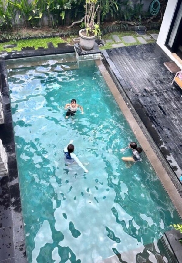 으리으리한 수영장.&nbsp;ⓒ인스타그램