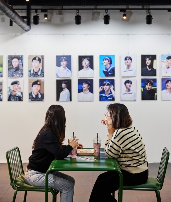 생일을..! 해외 K팝 팬들이 한국서 꼭 들리는 '이곳'은 덕질 인생 3회차인 나도 처음 듣는데 완전 솔깃한다