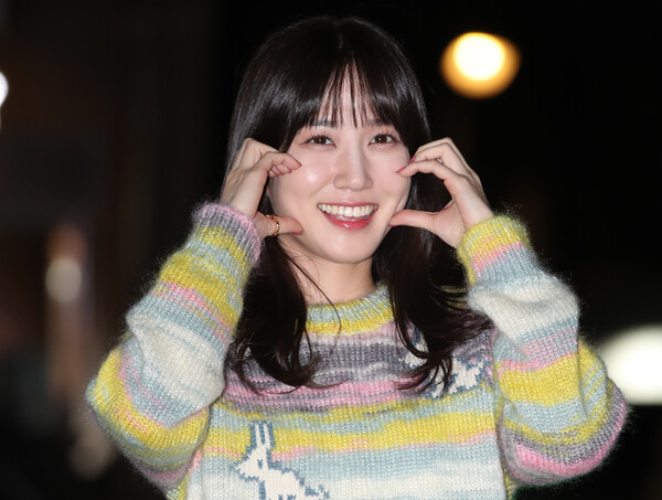 배우 박은빈이 2일 서울 영등포구 한 식당에서 열린 tvN 토일극 '무인도의 디바' 마지막 촬영 뒤풀이에 참석해 인사를 하고 있다. 2023.11.2ⓒ뉴스1