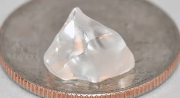 미국 아칸소주 ‘다이아몬드 분화구 주립공원’에서 발견된 4.87캐럿 다이아몬드. ⓒCrater of Diamonds State Park