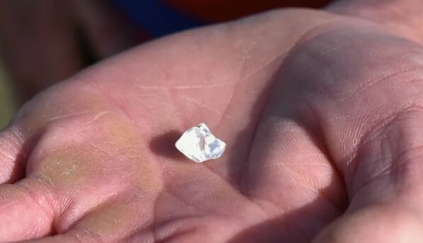 미국 아칸소주 ‘다이아몬드 분화구 주립공원’에서 발견된 4.87캐럿 다이아몬드. ⓒCrater of Diamonds State Park