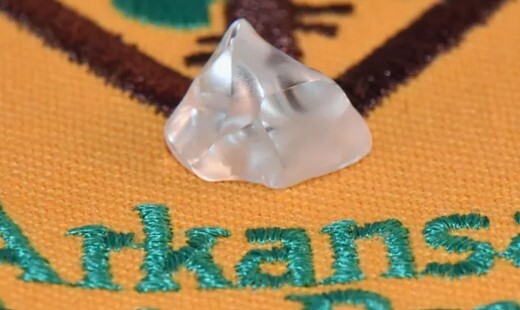 미국 아칸소주 ‘다이아몬드 분화구 주립공원’에서 발견된 4.87캐럿 다이아몬드. ⓒCrater of Diamonds State Park