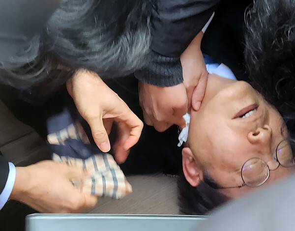 의료진 소견에 따르면... 괴한에 피습 당한 이재명 더불어민주당 대표의 현재 상태를 들으니, 얼굴이 새파랗게 질린다