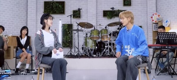 '아이유의 팔레트'에 출연한 뷔.&nbsp;ⓒ유튜브 채널 '이지금'
