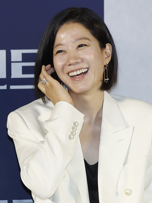  배우 전혜진이 2022년 7월 5일 서울 성동구 메가박스 성수점에서 열린 영화 '헌트(HUNT)' 제작보고회에서 환한 미소를 짓고 있다. ⓒ뉴스1&nbsp;