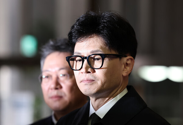 한동훈 국민의힘 비상대책위원장이 22일 오전 서울 여의도 국회로 출근하며 취재진의 질문을 듣고 있다. 2024.1.22ⓒ뉴스1