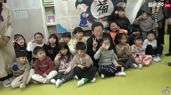 이재명 아저씨와 브이~&nbsp;ⓒ유튜브 채널 '이재명'