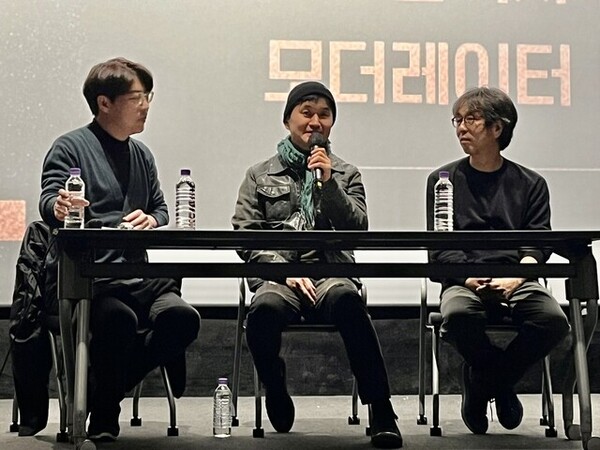 1월28일 CGV 용산에서 열린 ‘길위에 김대중’ 관객과의 대화에 참여한 배우 장현성(가운데)과 민환기(오른쪽) 감독. ⓒ한겨레