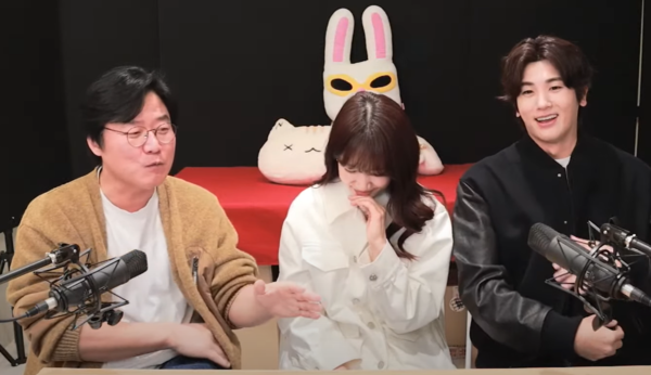 누리꾼 반응에 빵터진 세 사람. ⓒ유튜브 채널 '채널 십오야'