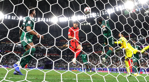 대한민국 축구대표팀 조규성이 30일(현지시간) 카타르 알라이얀 에듀케이션 시티 스타디움에서 열린 2023 아시아축구연맹(AFC) 카타르 아시안컵 16강전 대한민국과 사우디아라비아의 경기에서 후반 추가시간 극적인 동점 헤더골을 넣고 있다. 2024.1.31ⓒ뉴스