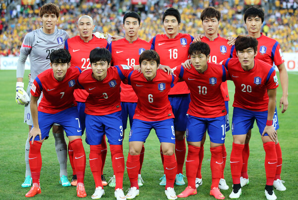 축구대표팀 태극전사들이 31일 오후(현지시각) 호주 시드니 스타디움 오스트레일리아에서 열린 2015 아시아축구연맹(AFC) 호주 아시안컵 결승전 한국과 호주의 경기에 앞서 기념촬영을 하고 있다. 2015.1.31©뉴스1