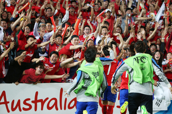 아시안컵 8강전, 호주와 빅매치 앞두고 손흥민의 9년 전 폭풍 오열 장면이 소환됐고 벌써 손에 땀을 쥐게 하는 느낌이 든다