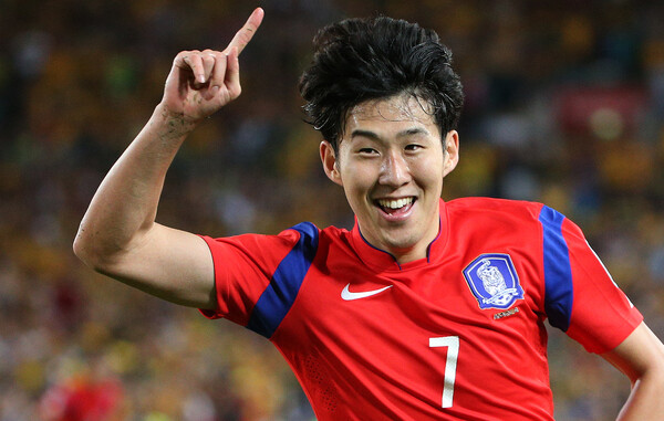 축구대표팀 손흥민이 31일 오후(현지시각) 호주 시드니 스타디움 오스트레일리아에서 열린 2015 아시아축구연맹(AFC) 호주 아시안컵 결승전 한국과 호주의 경기에서 0-1로 뒤진 후반 추가시간 극적인 동점골을 터트린 뒤 환호하고 있다. 2015.1.31©뉴스1