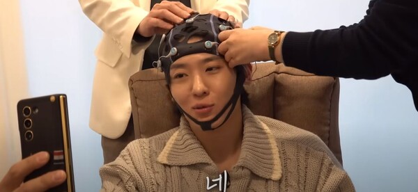 검사 받는 덱스&nbsp;ⓒ유튜브 채널 '덱스101'