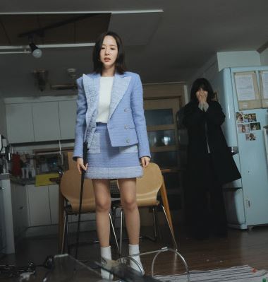 골프채로 테이블 깬 강지원 ⓒtvN