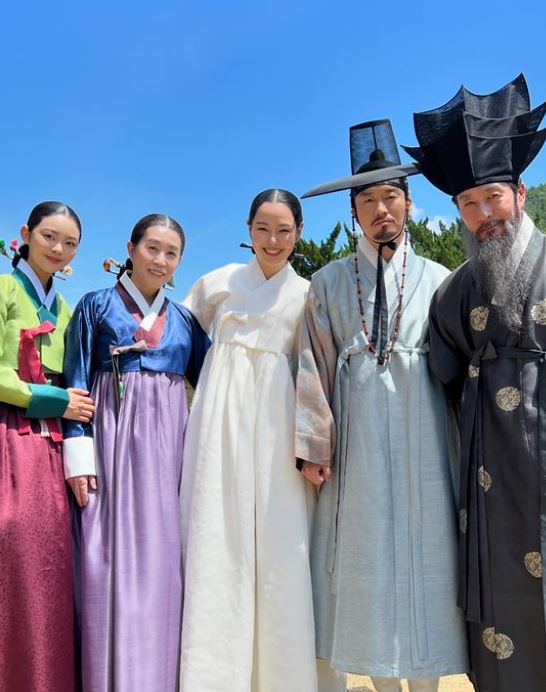 '밤피꽃' 단체사진 ⓒ이하늬 인스타그램