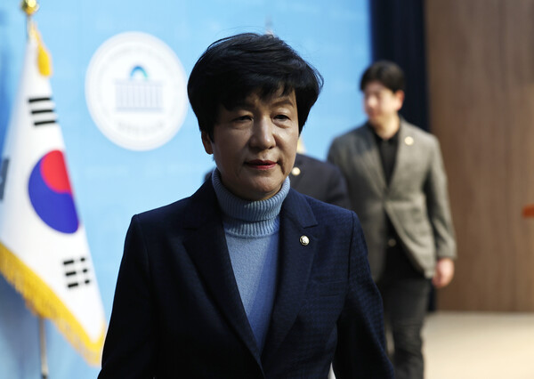 박용진 더불어민주당 의원이 20일 오전 서울 여의도 국회에서 열린 제413회 국회(임시회) 제2차 본회의에서 생각에 잠겨 있다. 2024.2.20ⓒ뉴스1