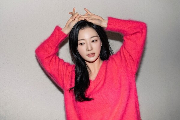 송하윤은 ‘내 남편과 결혼해줘’ 악역으로 데뷔 이후 가장 행복을 시간을 보내고 있다. 그는 “배우로서 인생을 다시 한번 개척해봐야겠다는 심정으로 임했다”고 한다. ⓒ킹콩 바이 스타쉽 제공