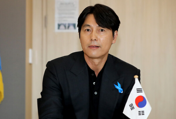 유엔난민기구 친선대사를 맡고 있는 배우 정우성이 22년 10월 19일 오후 서울 중구 유엔난민기구 한국대표부에서 열린 '폴란드 현장 미션' 기자간담회에서 모두 발언을 하고 있다.&nbsp;ⓒ뉴스1&nbsp;