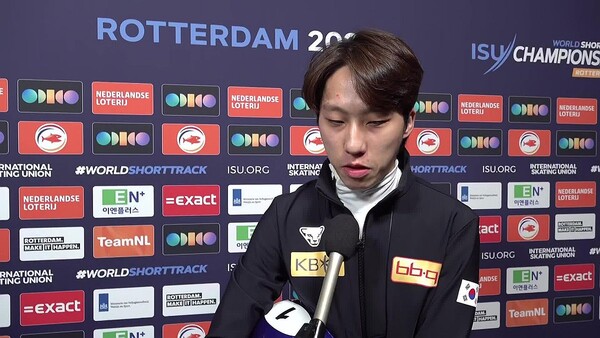 16일 경기가 끝난 직후 인터뷰하는 박지원.&nbsp;ⓒ공동취재단