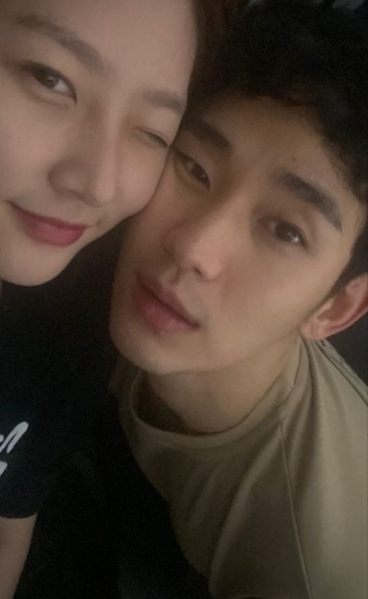 김새론이 올린 김수현과의 셀카. ⓒ김새론 인스타그램