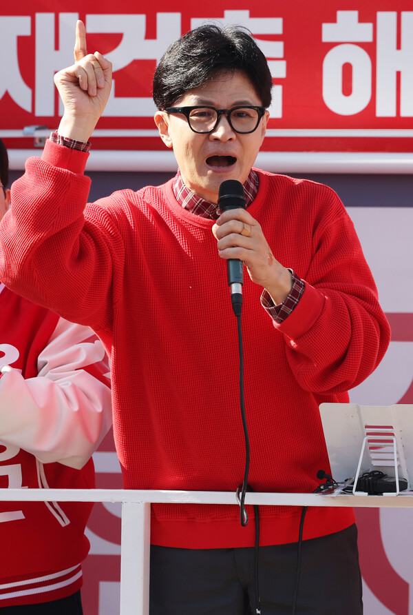 지원 유세 중인 한동훈 ⓒ뉴스1