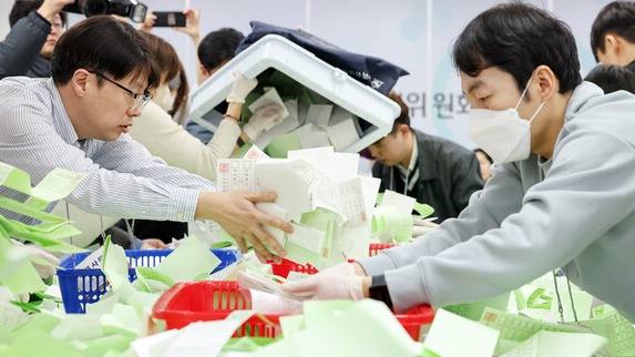 머리하는손 이미지