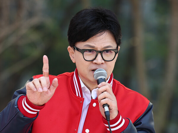 한동훈 국민의힘 비상대책위원장 겸 총괄선거대책위원장이 9일 오전 서울 성동구 왕십리역광장에서 윤희숙(중‧성동갑) 후보 지원유세를 하고 있다. 2024.4.9ⓒ뉴스1