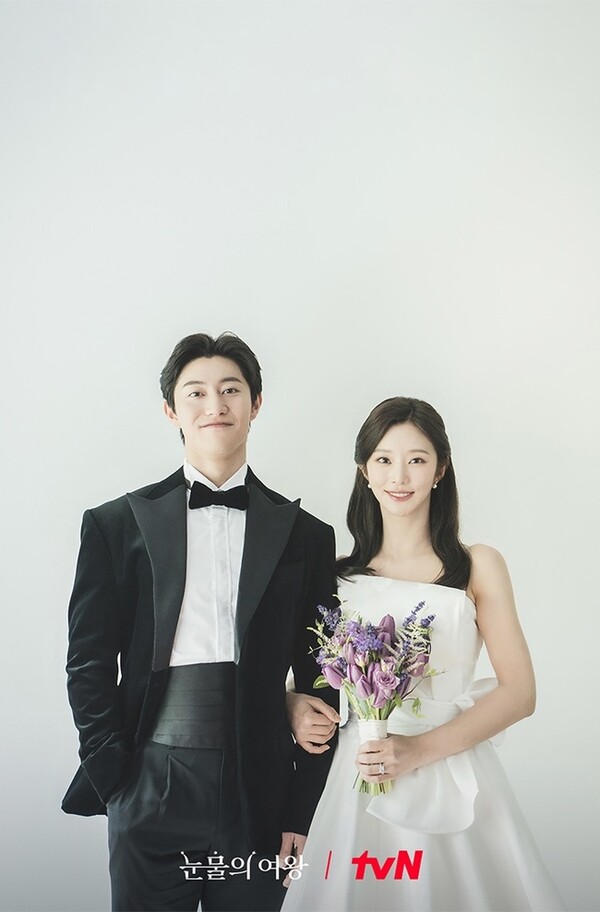 이분들 진짜 사랑이었습니다 '눈물의 여왕' 천다혜(이주빈)·홍수철(곽동연)의 웨딩 사진이 공개됐는데, 눈물 좔좔 흐르는 포인트가 있다