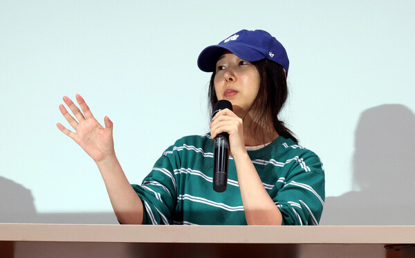 민희진 어도어 대표가 지난달 25일 서울 강남구 한국컨퍼런스센터에서 기자회견을 하고 있다. ⓒ김경호 한겨레 선임기자 jijae@hani.co.kr