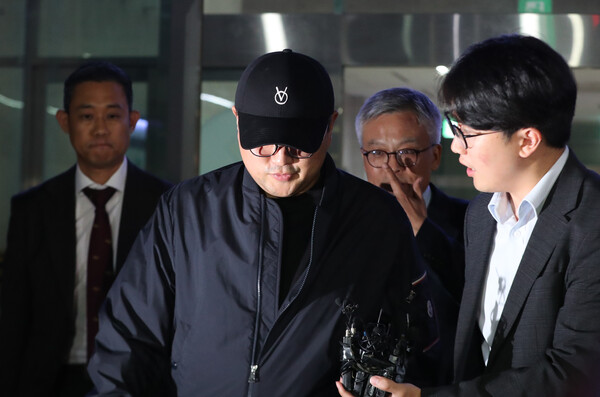 “죄인이 무슨 말…” 경찰조사 진작 마쳤는데도 6시간 동안 버틴 김호중 : 결국 이 짧은 말만 남긴 채 황급히 사라졌다