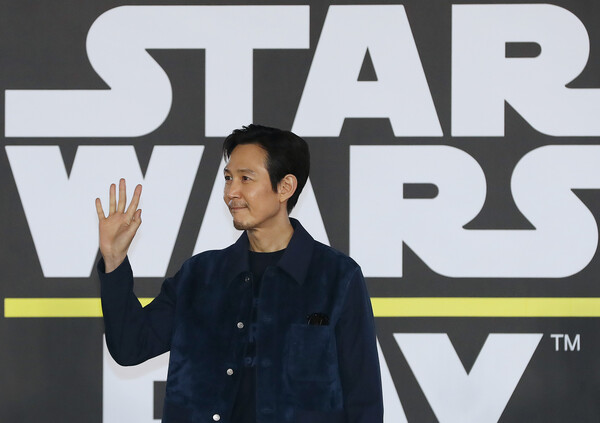 지난 4일 부산 해운대에서 열린 '스타워즈 데이 2024(Star Wars Day 2024)'&nbsp;'스페셜 토크 세션에 참석한 배우 이정재의 모습.&nbsp;ⓒ뉴스1&nbsp;