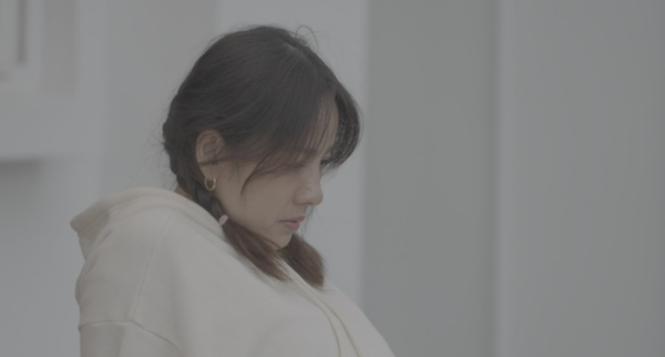 '어둠의 상자' 연 이효리.&nbsp;ⓒJTBC