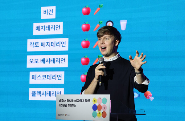 비건 관련 연설하는 줄리안. ⓒ뉴스1