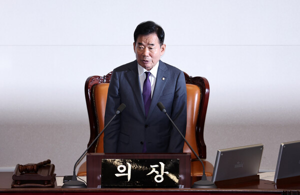 김진표 국회의장이 28일 오후 서울 여의도 국회에서 열린 제21대 국회 마지막 본회의에에서 개의에 앞서 인사말을 하고 있다. 2024.5.28ⓒ뉴스1