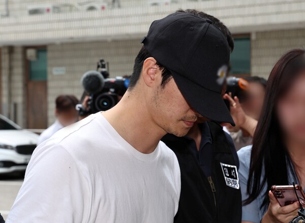 5살 아이 학대해 의식불명 상태에 빠지게 한 혐의로 구속된 30대 남성 태권도 관장: 다른 학대 혐의로도 피소됐고 너무 끔찍해 피가 거꾸로 솟는다