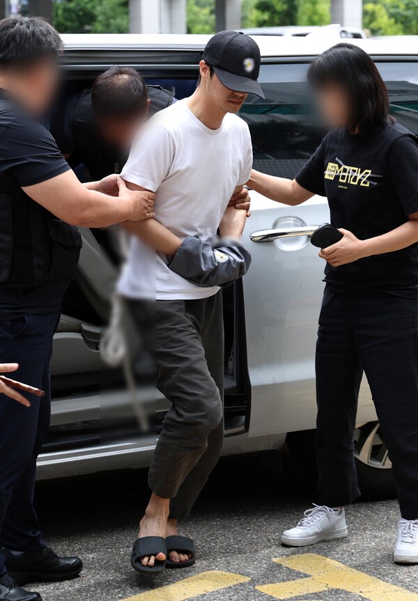 5살 아이 학대해 의식불명 상태에 빠지게 한 혐의로 구속된 30대 남성 태권도 관장: 다른 학대 혐의로도 피소됐고 너무 끔찍해 피가 거꾸로 솟는다