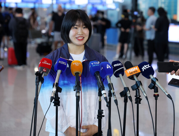 여자 유도대표팀 허미미 선수가 18일 오전 인천국제공항 2터미널에서 출국에 앞서 인터뷰를 하고 있다. 2024.7.18ⓒ뉴스1