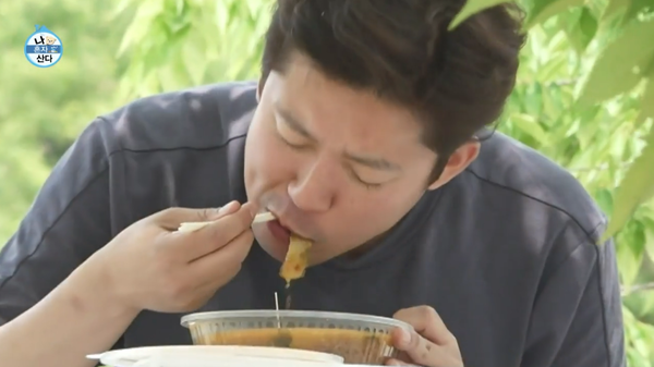 젓가락 대신 국수.&nbsp;ⓒMBC