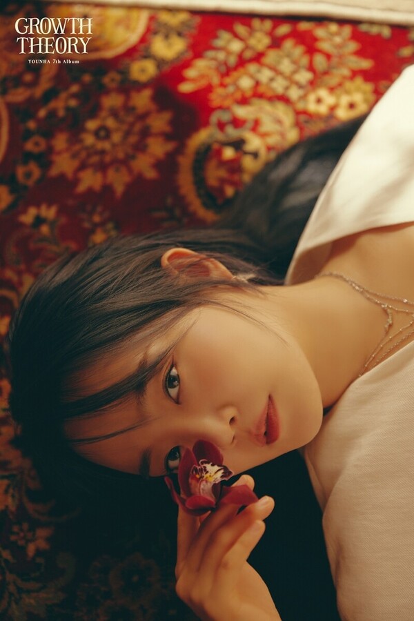 데뷔 20주년을 맞은 가수 윤하. C9엔터테인먼트 제공