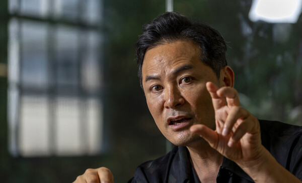 김창옥씨가 ‘소통과 관계’에 관한 이야기를 하고 있다. ⓒ한겨레 김진수 선임기자