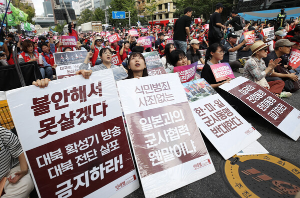 28일 오후 서울 중구 태평로에서 열린 전국민중행동 주최 '윤석열 정권 퇴진 전국동시다발 시국대회'에서 양경수 민주노총 위원장이 구호를 외치고 있다. 2024.9.28ⓒ뉴스1