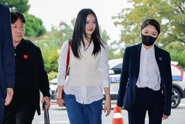 하니, 여유로운 미소.&nbsp;2024.10.15. ⓒ뉴스1