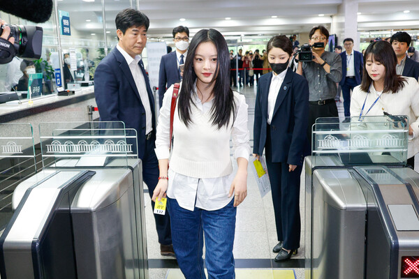 출입증 찍고.&nbsp;2024.10.15. ⓒ뉴스1
