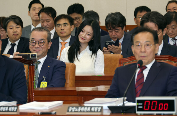 국정감사 왔다가 하니와 사진 찍은 건에 대하여. ⓒ뉴스1