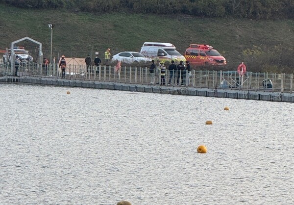 지난 2일 오후 강원 화천군 소재 북한강에서 30대 여성으로 추정되는 토막 난 변사체가 발견돼 경찰이 현장 수사를 벌이고 있다.(뉴스1 독자 제공)ⓒ뉴스1