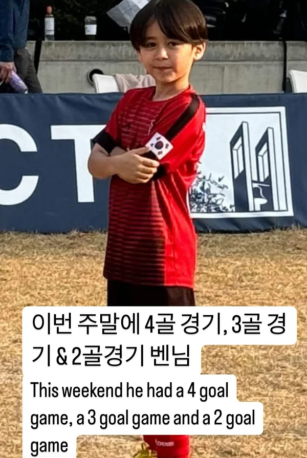 누군가를 째려보는(?) 벤틀리. ⓒ샘 해밍턴 인스타그램