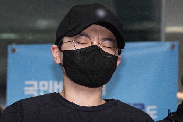 재벌 혼외자를 사칭해 수십억 원대 사기 행각을 벌이고, 전 펜싱 국가대표 남현희의 중학생 조카를 폭행·협박한 혐의로 재판에 넘겨진 전청조(28).&nbsp;ⓒ뉴스1&nbsp;