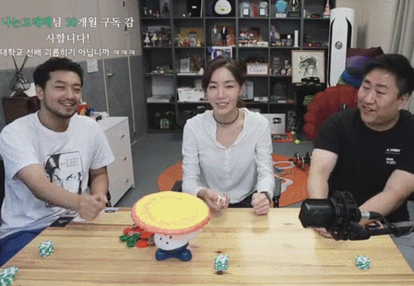 비상계엄 시국 밝혀진 작사가 김이나가 인방 중 사용한 '일베용어': 상상초월이다